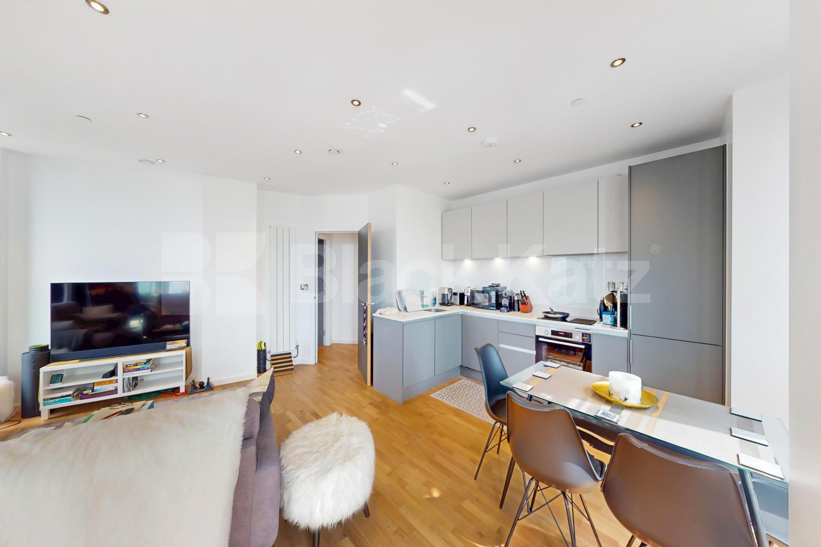 Stylish & contemporary & boasting 830 Sq. Ft. of living & entertaining space The Ceramic Building - Newington Causeway , Borough